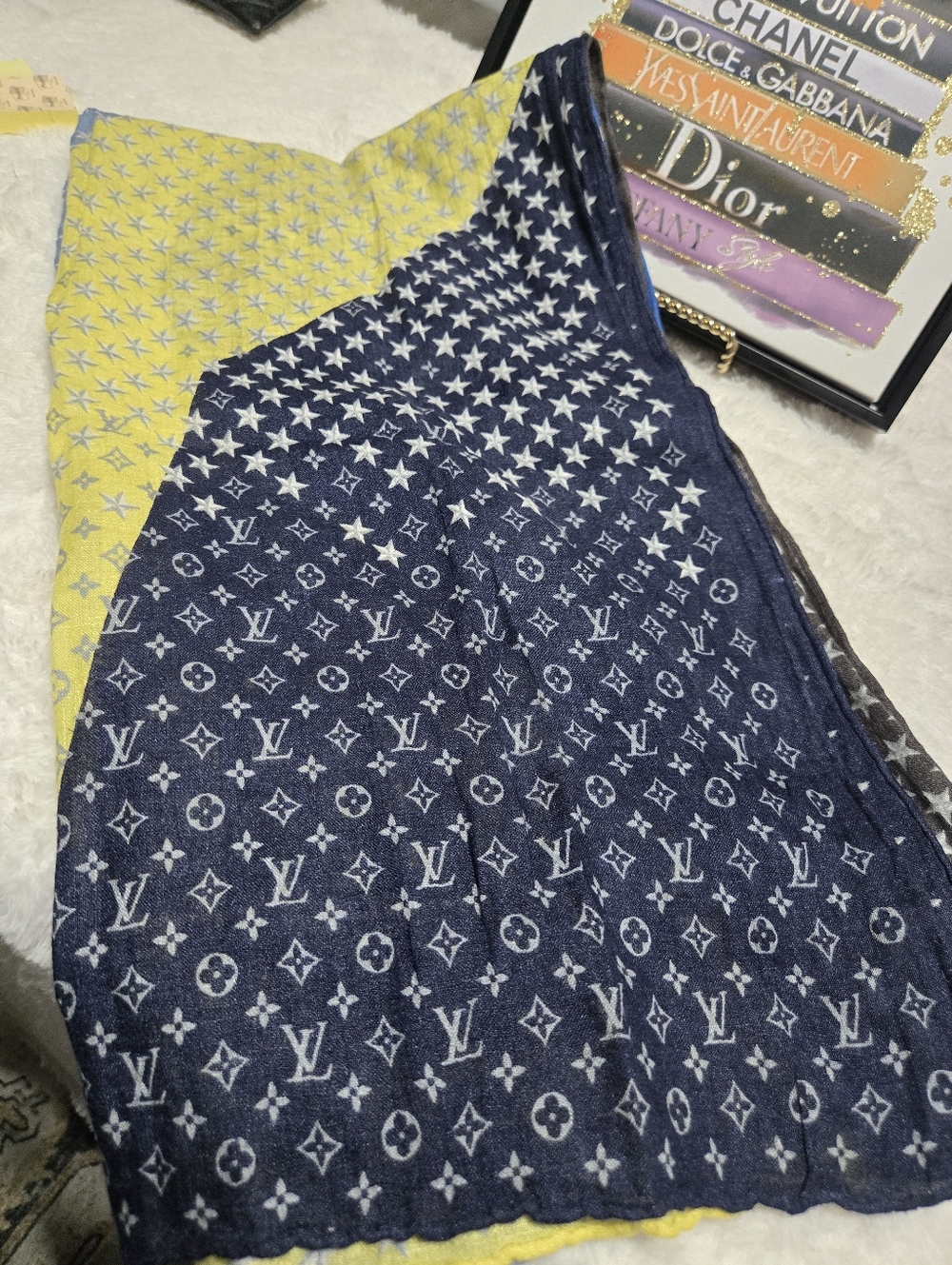🔥 Louis Vuitton Monogram Stars Printed Scarf EXCELLENT CONDITION 🔥 - Picture 3 of 6
